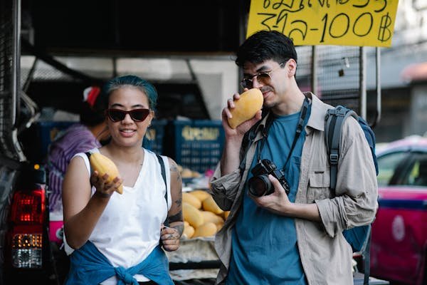 How many mangoes is good for healthy people to eat daily?